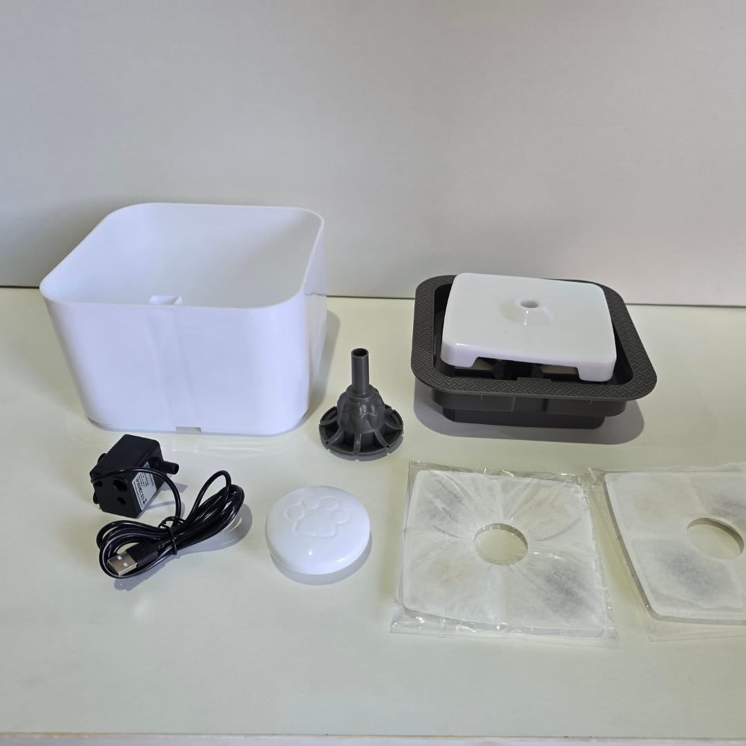 Fuente De Agua Para Gatos Y Perros 2.5 Lt.
